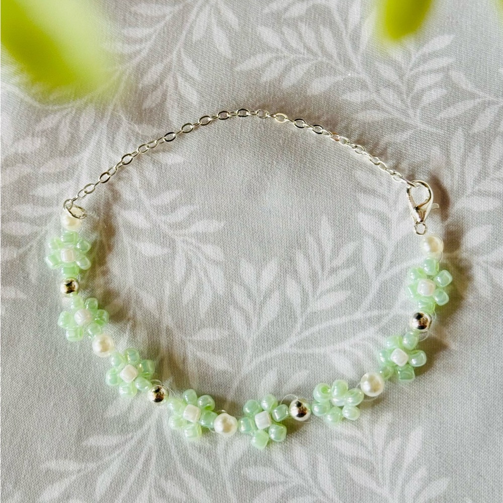 Elegant Green Floral Bracelet